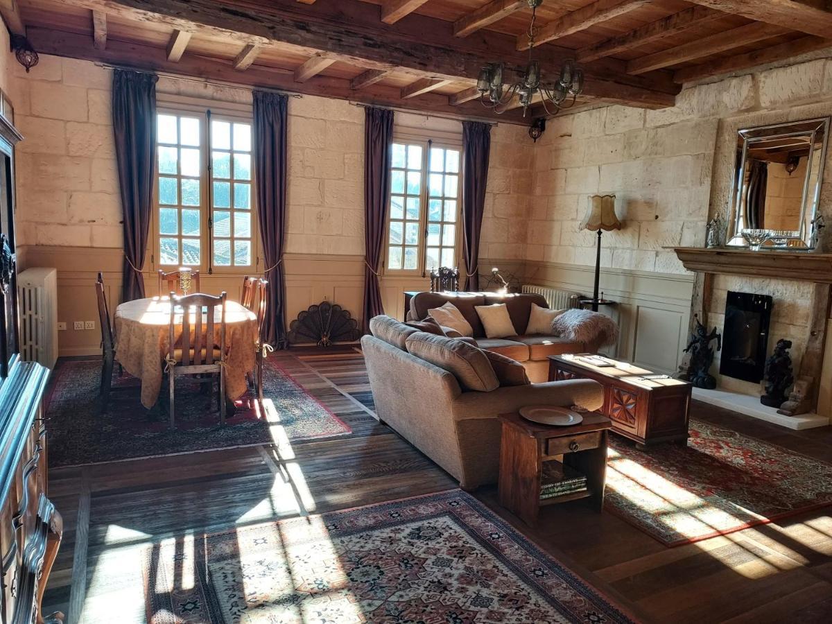 Château des Sénéchaux, Bourdeilles Extérieur photo