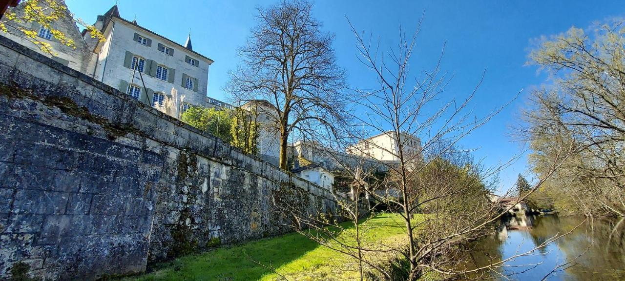Château des Sénéchaux, Bourdeilles Extérieur photo