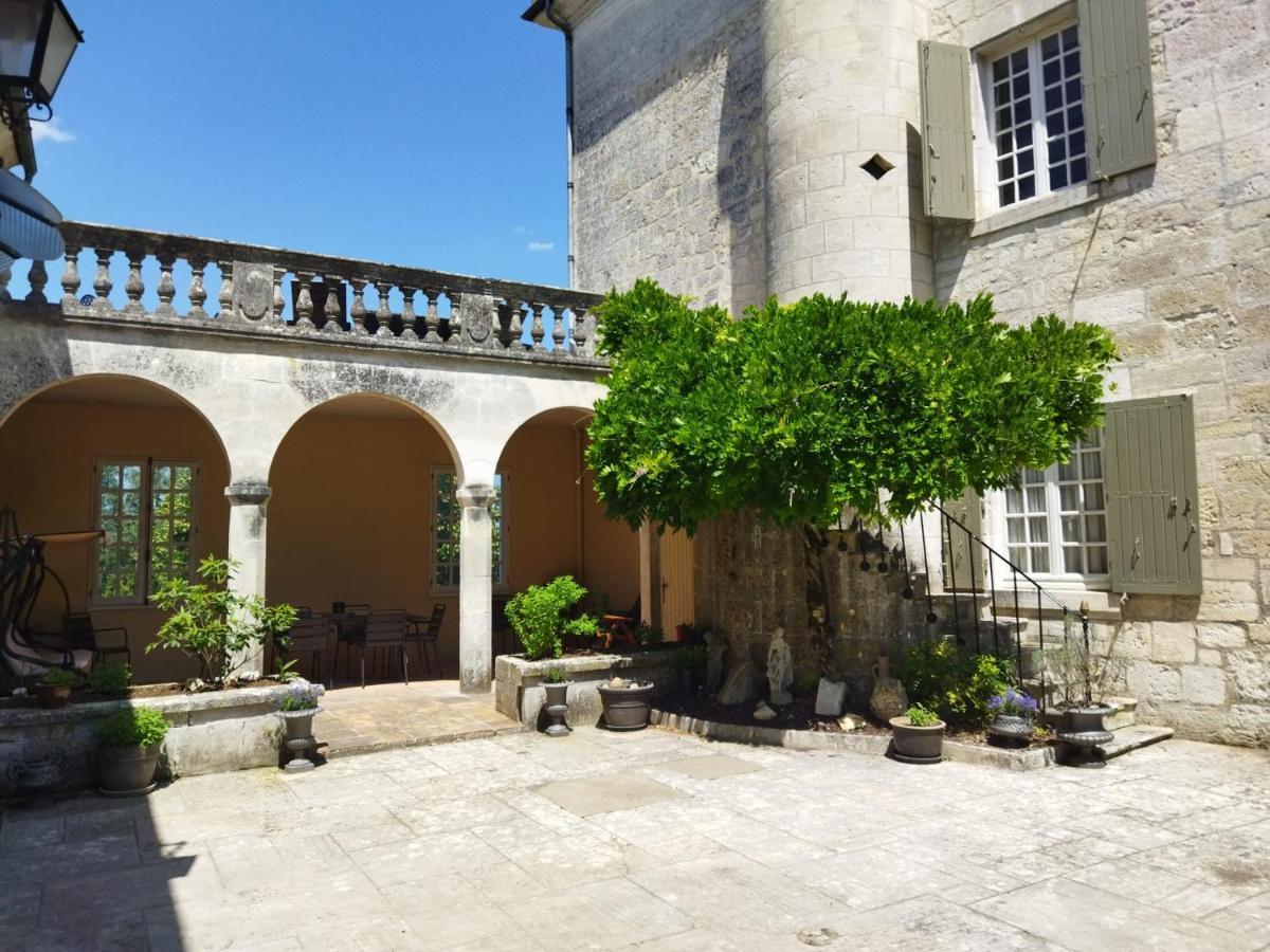 Château des Sénéchaux, Bourdeilles Extérieur photo