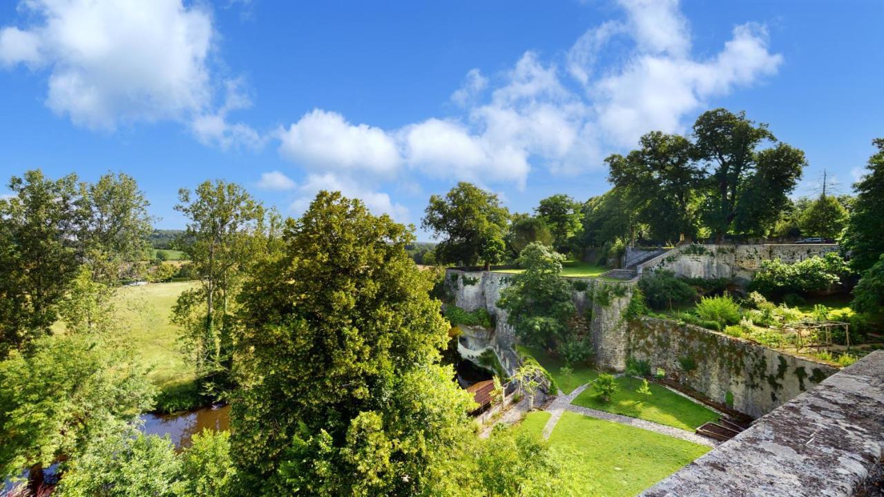 Château des Sénéchaux, Bourdeilles Extérieur photo