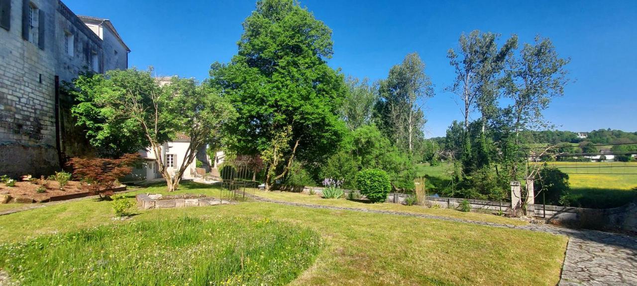 Château des Sénéchaux, Bourdeilles Extérieur photo